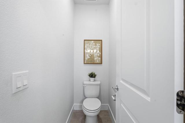 490 Trace Lane, Hayward CA: https://media.crmls.org/mediaz/16a9b762-0b51-4ad0-bcac-7e40f79be703.jpg