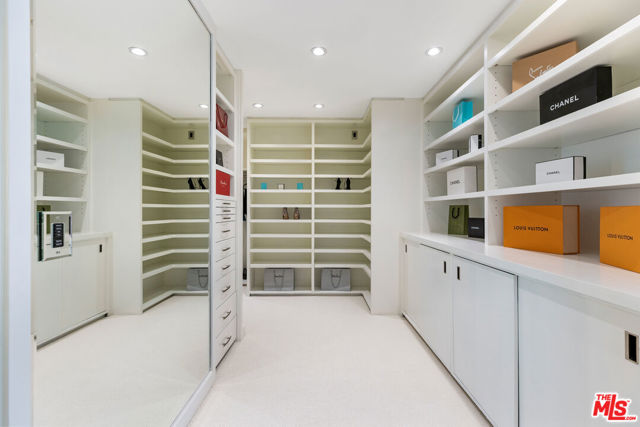 Image 10 of 22 For 9255 Doheny Road 1006