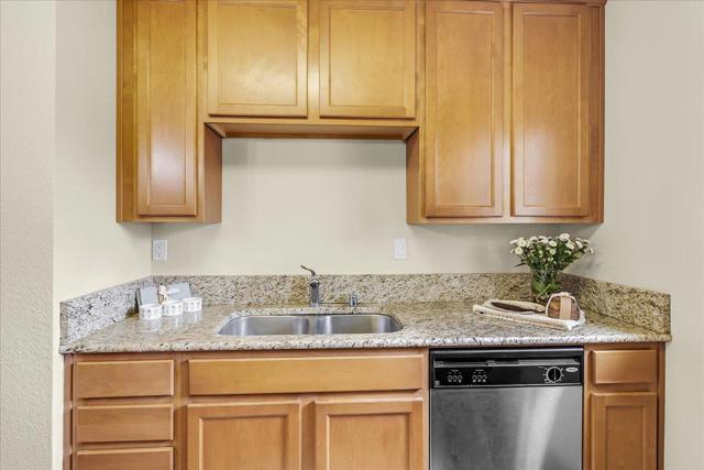 300 Glenwood Circle, Monterey CA: https://media.crmls.org/mediaz/16aa4bf2-6aa8-4b5a-bacf-7144889cc8bc.jpg