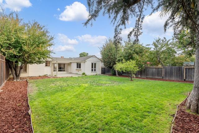 301 22nd Avenue, San Mateo CA: https://media.crmls.org/mediaz/16aab736-5103-426b-a878-4573dbfb0274.jpg