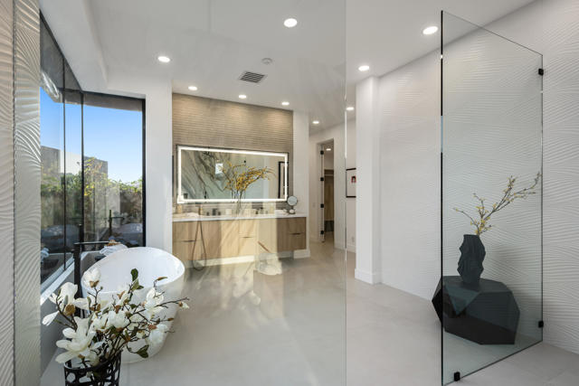 160 Kiva Drive, Palm Desert CA: https://media.crmls.org/mediaz/16aaf136-4297-490f-a45f-056df5beba71.jpg