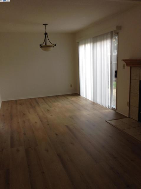 149 Pelican Loop, Pittsburg CA: https://media.crmls.org/mediaz/16ab8286-b611-4045-af08-93a1b833977c.jpg