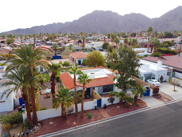 52404 Avenida Rubio, La Quinta CA: https://media.crmls.org/mediaz/16aba206-5dde-4ffd-82bc-6fd236de6953.jpg