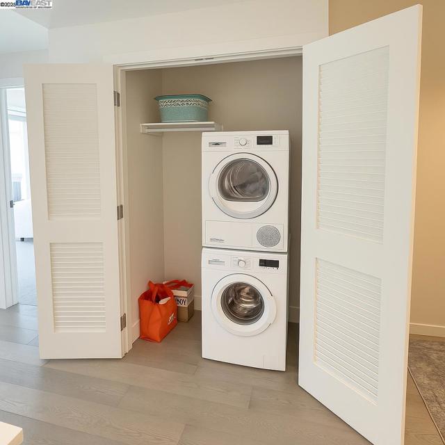 10 Innes Ct, San Francisco CA: https://media.crmls.org/mediaz/16abea9b-9573-4595-a8c7-ef07b7110654.jpg