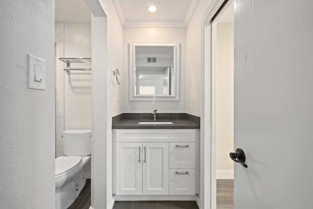 200 Elm Street, San Mateo CA: https://media.crmls.org/mediaz/16ac11c4-8c4c-413b-ad5c-9d3db8567551.jpg