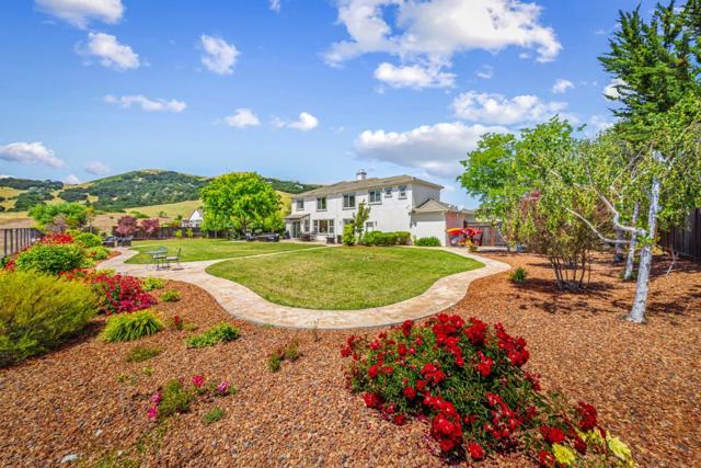 531 Via Vaquero Sur, San Juan Bautista CA: https://media.crmls.org/mediaz/16ac66bb-4fe5-4ee5-809d-934452bccfc3.jpg