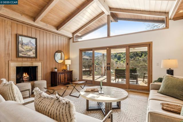 2160 Ridgewood Rd, Alamo CA: https://media.crmls.org/mediaz/16ac8cf3-a4ea-48c2-8c49-0b4a010db45e.jpg