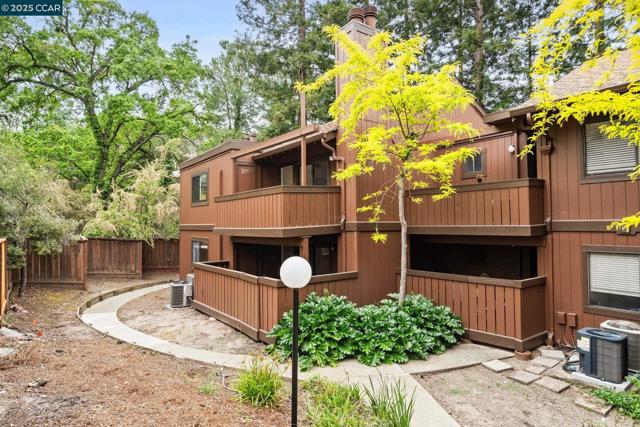 879 Camelback Pl, Pleasant Hill CA: https://media.crmls.org/mediaz/16acc068-ad8c-46d6-b643-724dc4b8d978.jpg