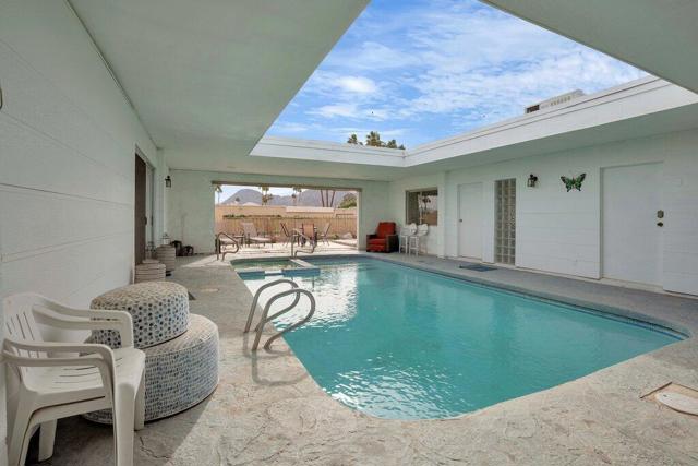 48320 Beverly Drive, Palm Desert CA: https://media.crmls.org/mediaz/16accbe9-7bbe-42bc-9266-8bb4e1ffb452.jpg