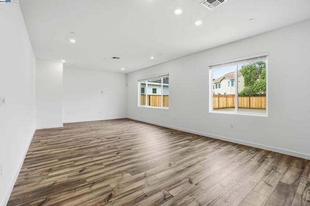 339 Astilbe Street, Discovery Bay CA: https://media.crmls.org/mediaz/16ad0a46-e4e6-4cf2-b1f1-720a452e5ee4.jpg