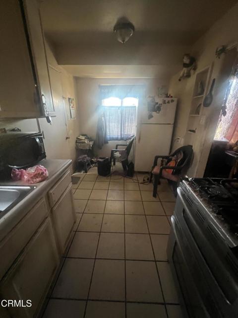 502 504 E Hemlock Street, Oxnard CA: https://media.crmls.org/mediaz/16ad41a7-c947-41b1-8c17-80485b2e0d48.jpg