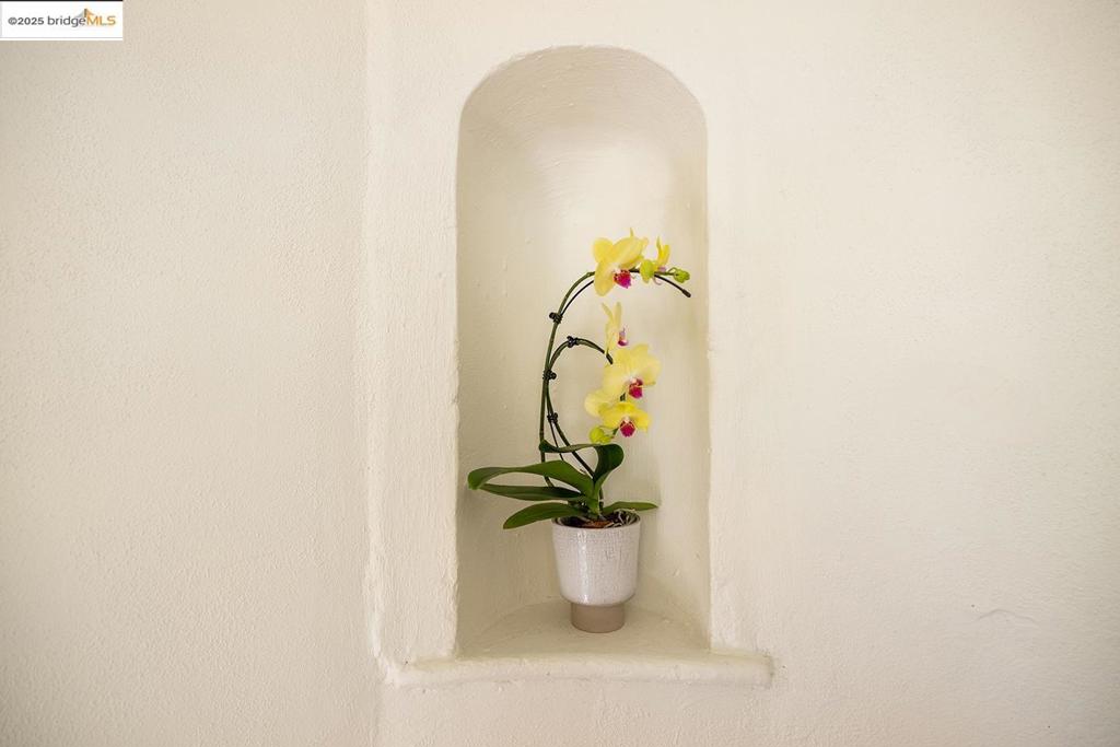 https://media.crmls.org/mediaz/16ad5d1e-903b-431b-82c3-d2b159d7abdc.jpg?preset=X-Large