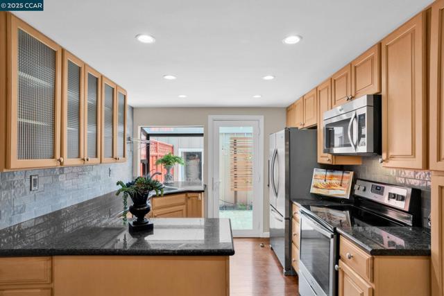 1430 Tampico Pl, Walnut Creek CA: https://media.crmls.org/mediaz/16ad8412-2d3e-4b04-bf1c-a0054fe0ea3f.jpg