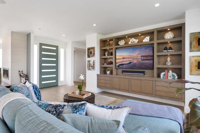 1110 Solana Drive, Del Mar CA: https://media.crmls.org/mediaz/16ad8451-aa67-4161-8fe6-514b1c1fd9e7.jpg