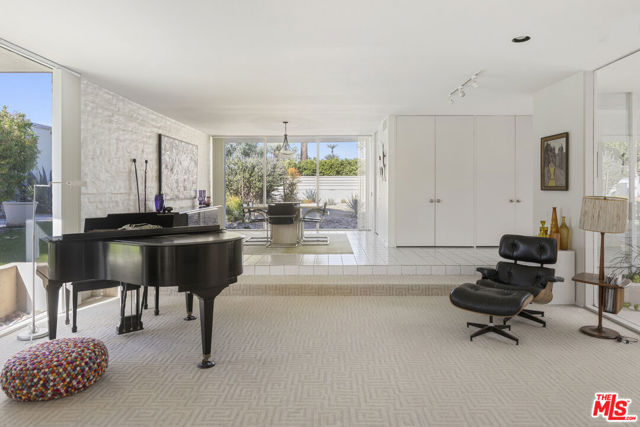 6 Cody Court, Rancho Mirage CA: https://media.crmls.org/mediaz/16adb64b-9a09-42b6-9dd5-67238571de6d.jpg
