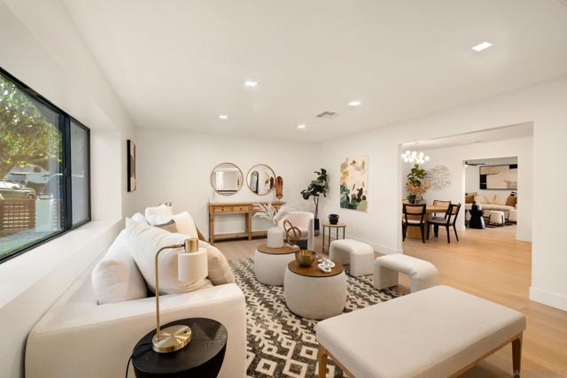 4058 Apore Street, La Mesa CA: https://media.crmls.org/mediaz/16ae0fc6-3c3e-44b4-a669-859e6022cd0a.jpg