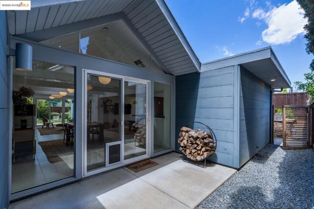 4003 Santa Fe CT, Concord CA: https://media.crmls.org/mediaz/16ae9590-03b0-4e23-b247-e3beaa66c3d1.jpg