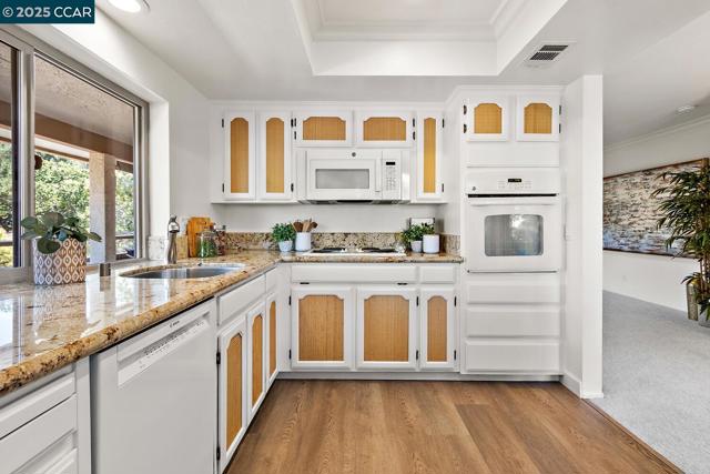 4033 Terra Granada Dr, Walnut Creek CA: https://media.crmls.org/mediaz/16ae9fcb-c535-4446-9f8b-0c01f2120883.jpg