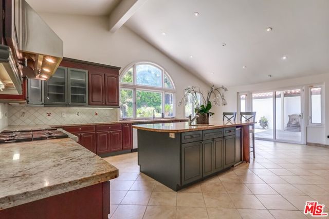 114 S Layton Drive, Los Angeles CA: https://media.crmls.org/mediaz/16aeb484-1811-4a5b-84ac-1f7bc184e396.jpg