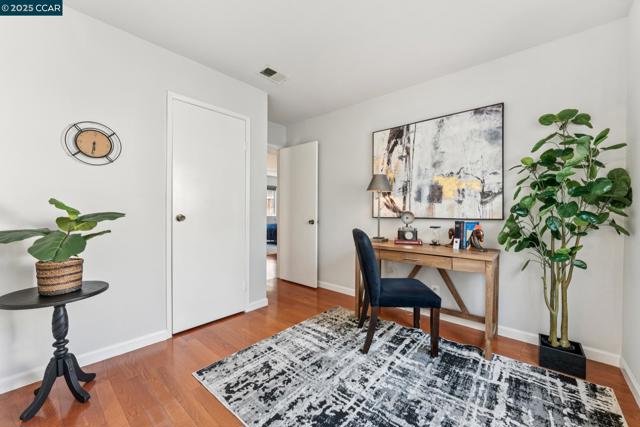 34915 Osprey Dr, Union City CA: https://media.crmls.org/mediaz/16af3a2b-812e-4743-8b97-747369e6178c.jpg