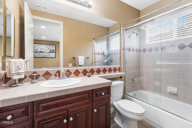 12428 Palmer Drive, Moorpark CA: https://media.crmls.org/mediaz/16afd8d5-42d8-4093-8266-52feb53ea381.jpg