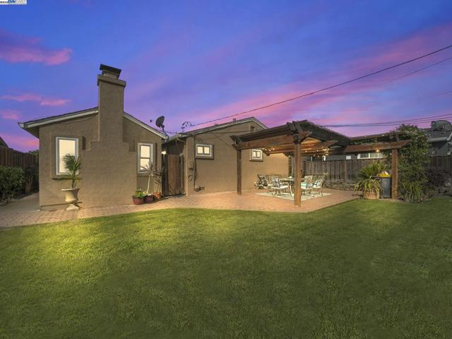 5426 Borgia Rd, Fremont CA: https://media.crmls.org/mediaz/16aff04c-29a1-4fe8-9fbb-c836d45c3f98.jpg