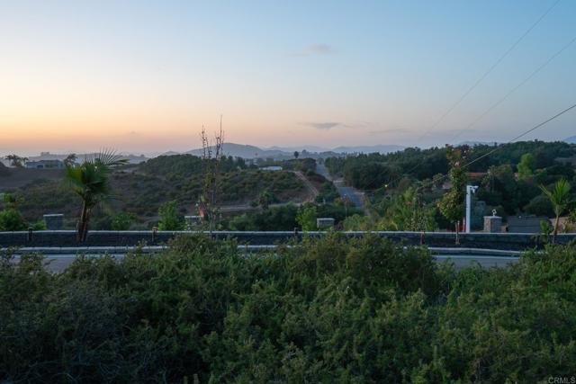 30646 Red Hawk Road, Valley Center CA: https://media.crmls.org/mediaz/16b04ca5-ec09-4117-b6e6-33134431ad76.jpg