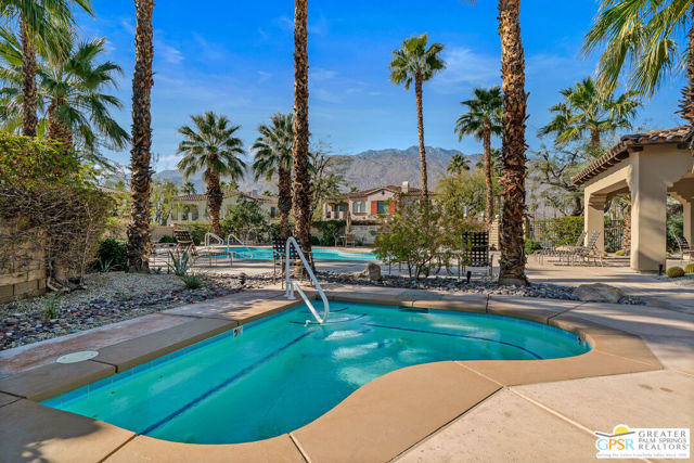 1426 Yermo Drive, Palm Springs CA: https://media.crmls.org/mediaz/16b1a6a6-71fa-4970-85ab-9665333a1dca.jpg