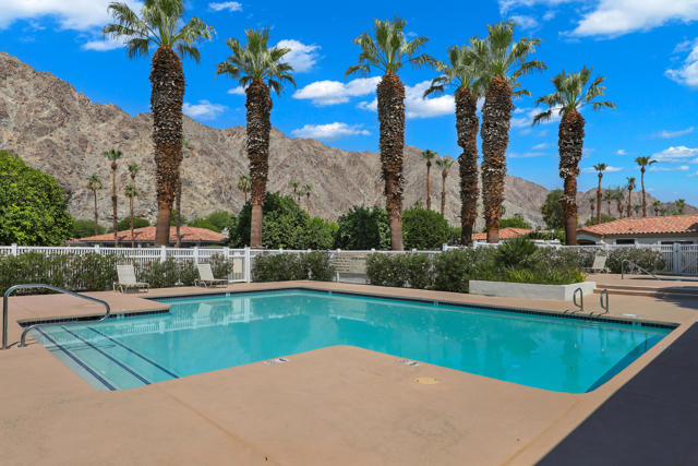 55730 Riviera, La Quinta CA: https://media.crmls.org/mediaz/16b1c40e-2499-4da4-be46-9fbafd3a0a77.jpg
