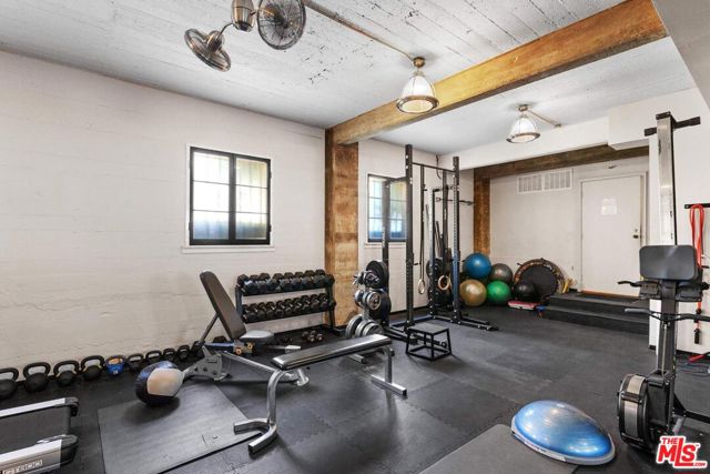 109 N SYCAMORE Avenue, Los Angeles CA: https://media.crmls.org/mediaz/16b1c600-5143-4ab6-a730-11f70487c0e4.jpg