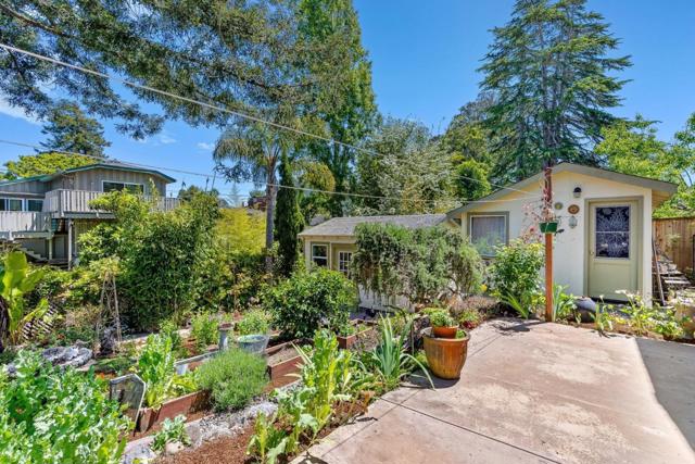 150 Darwin Street, Santa Cruz CA: https://media.crmls.org/mediaz/16b2312b-1b52-42c0-b9c4-af8bb5de908d.jpg