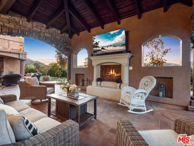 27023 Rolling Hills Avenue, Canyon Country CA: https://media.crmls.org/mediaz/16b2746a-aab3-47b9-9a20-d119e33a0be8.jpg