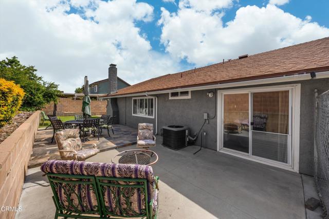 2452 N Teakwood Avenue, Rialto CA: https://media.crmls.org/mediaz/16b28620-4c85-4299-a0a8-84214872a74f.jpg