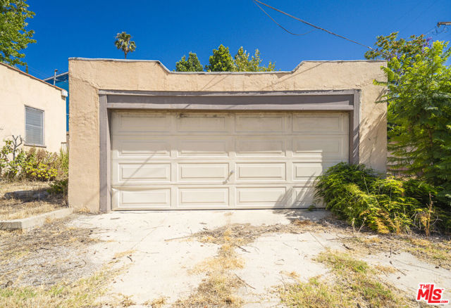 4804 La Canada Boulevard, La Canada Flintridge CA: https://media.crmls.org/mediaz/16b28762-e8f3-4880-8bc1-0850d0cf7584.jpg