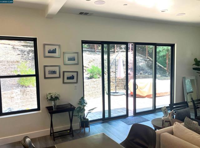 6 Linda Vista, Orinda CA: https://media.crmls.org/mediaz/16b29f01-6bc7-4db3-99e8-abf4b7a4cacc.jpg