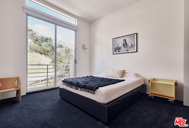 701 Museum Drive, Los Angeles CA: https://media.crmls.org/mediaz/16b2f286-2b91-4e1d-9759-21efb87ac1a5.jpg