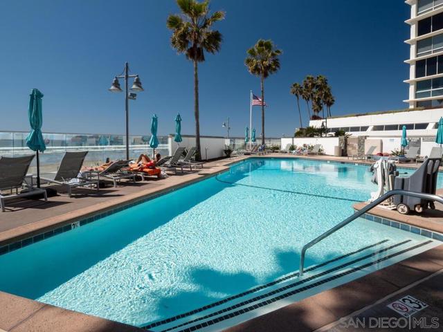 1720 Avenida del Mundo, Coronado CA: https://media.crmls.org/mediaz/16b3b1d7-4ee2-4de4-b1ef-952cb9496ed1.jpg