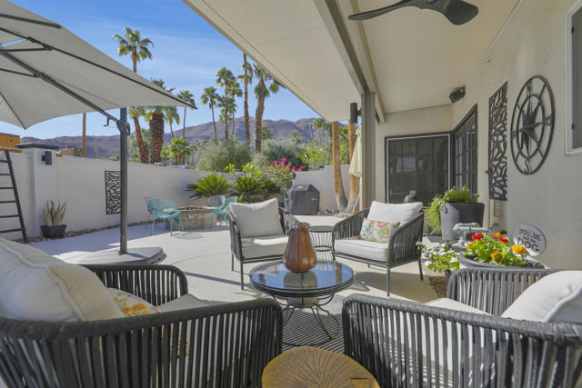OUTDOOR LIVING