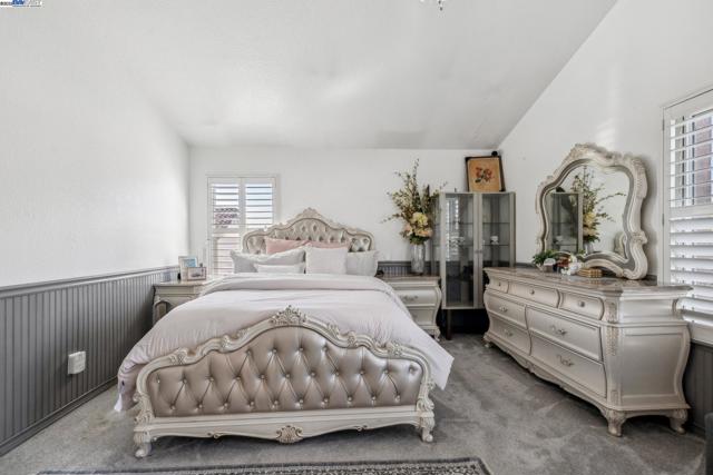 1005 Wood Thrush Ln, Tracy CA: https://media.crmls.org/mediaz/16b4998b-5459-450e-b5c7-ce2514ecb44e.jpg
