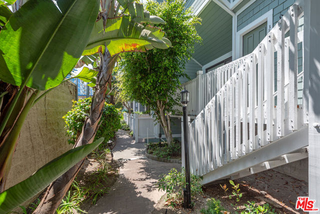 3516 Via Dolce, Marina del Rey CA: https://media.crmls.org/mediaz/16b5194d-d43d-438b-b1a6-e6e8989bb7d9.jpg