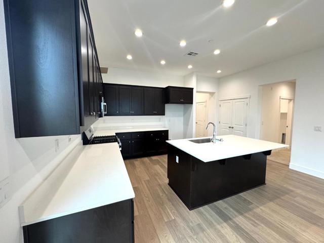 1261 Gypsum Court, Los Banos CA: https://media.crmls.org/mediaz/16b5dceb-81b1-41a1-8a83-3e01c53619bb.jpg