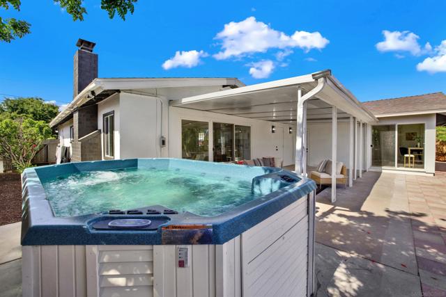 5403 Via Carancho, San Diego CA: https://media.crmls.org/mediaz/16b5eb25-58d4-4692-9c38-97bf687ff210.jpg