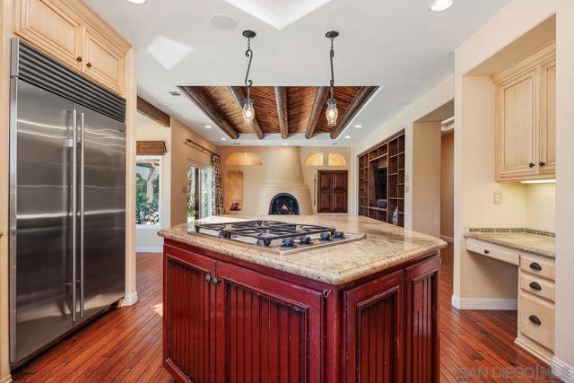 528 Flores de Oro, Rancho Santa Fe CA: https://media.crmls.org/mediaz/16b5f921-b2d5-4a89-8882-30431af4396b.jpg