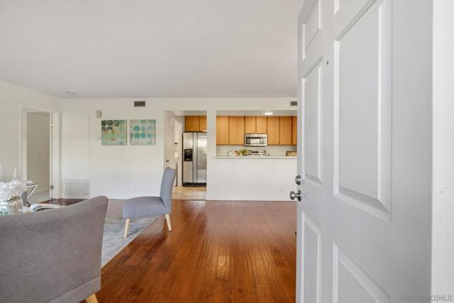 4040 Porte La Paz, San Diego CA: https://media.crmls.org/mediaz/16b5fef7-07f7-43b3-9322-a48a92784336.jpg