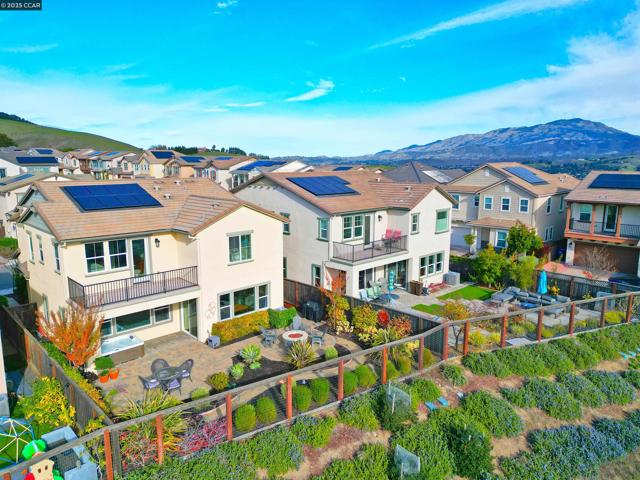 528 Caprio Ct, San Ramon CA: https://media.crmls.org/mediaz/16b61232-3ad6-491e-bbab-cee949d8a1d5.jpg