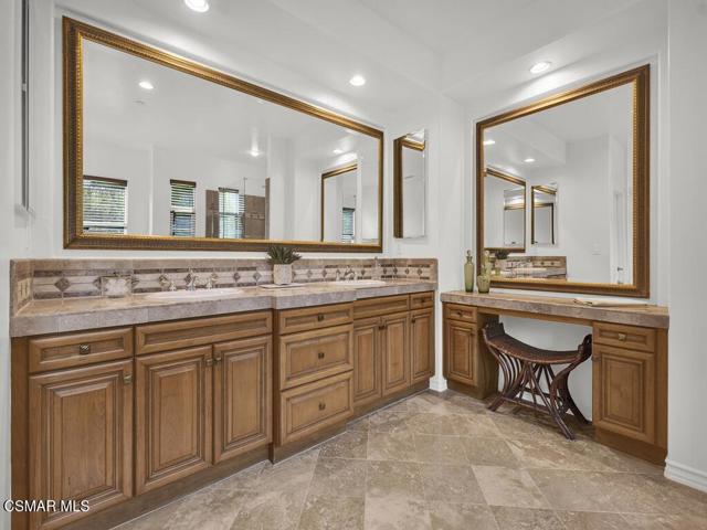 5455 Via Olas, Newbury Park CA: https://media.crmls.org/mediaz/16b62dd3-0afe-4bfa-a2cd-0e92b2e7d400.jpg