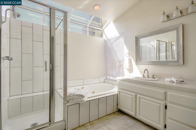 5070 E Lakeshore Drive, San Ramon CA: https://media.crmls.org/mediaz/16b77bd3-d2da-41f9-83f7-eee3848b744d.jpg