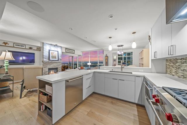 1199 Pacific Hwy, San Diego CA: https://media.crmls.org/mediaz/16b8649a-c49b-4553-94cc-f29e8cab0abd.jpg
