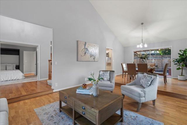 112 Mozart Avenue, Los Gatos CA: https://media.crmls.org/mediaz/16b89a2e-ac8c-4b19-8fc4-2d58addb3787.jpg