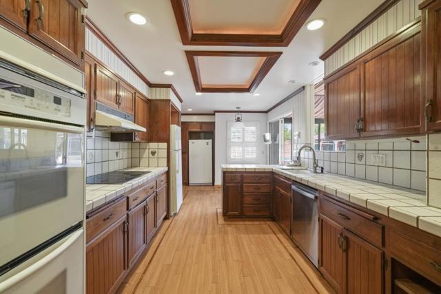 730 Hillsborough Boulevard, Hillsborough CA: https://media.crmls.org/mediaz/16b8db36-8f65-474e-bc33-0f8e31070254.jpg